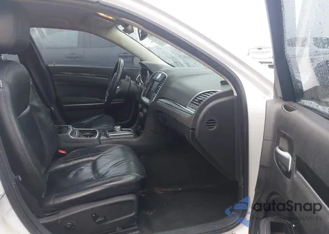 2015 Chrysler 300 Limited z USA, uszkodzony, nr VIN 2C3CCAAG0FH903702